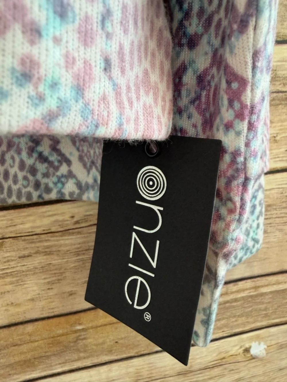 Onzie Sweatshirt Women’s Size M/L Multicolor High Low Loungewear Activewear NWT